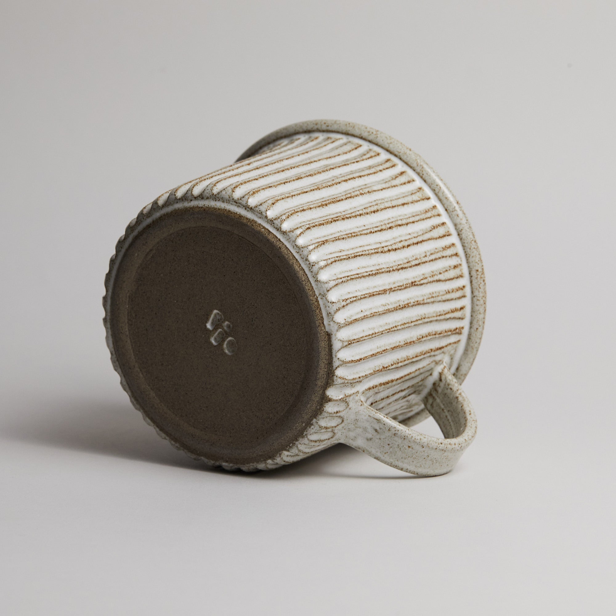Kubek Bielony w Brązowe Nitki nr 151