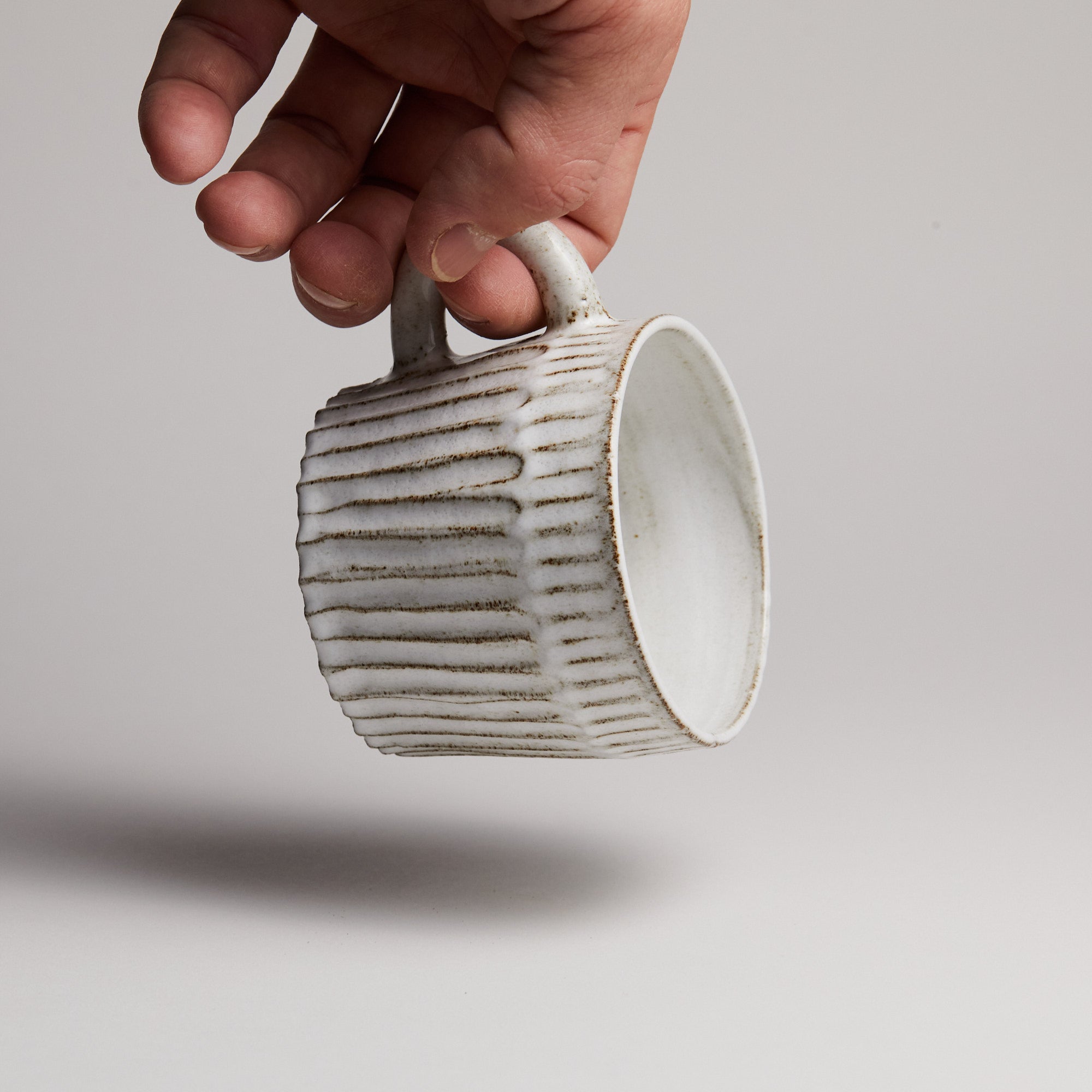 Kubek Biały Stożkowy w Prążki nr 15